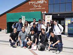 ABS学生メンバーの「深谷テラス ヤサイな仲間たちファーム」（埼玉県深谷市）訪問